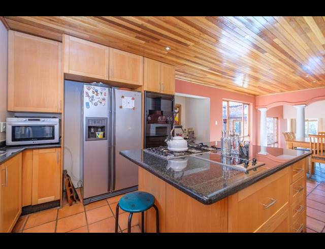 6 BEDROOM HOUSE FOR SALE IN RUIMSIG